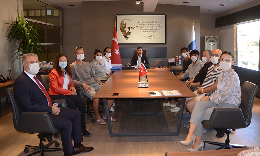 Kuşadası’nda sanat üretmekten memnunlar