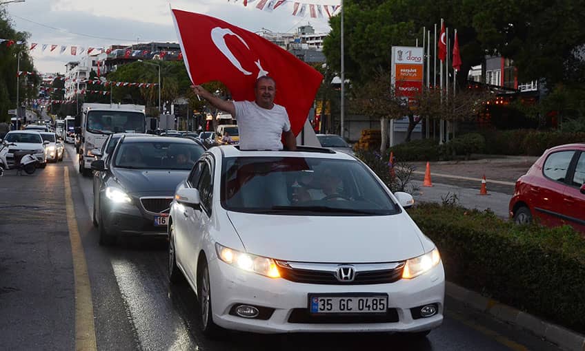 Pandemi ve sağanak yağmur Cumhuriyet coşkusuna engel olmadı