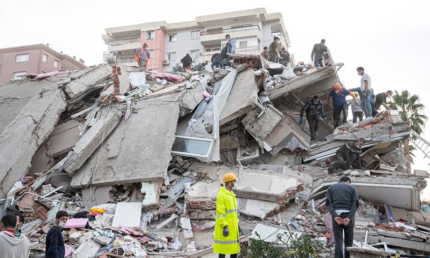 İzmir'de Deprem: 17 ölü 763 yaralı