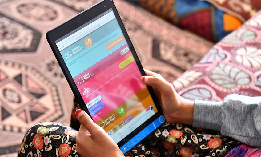 Tablet dağıtımına Kiraz’dan başlandı