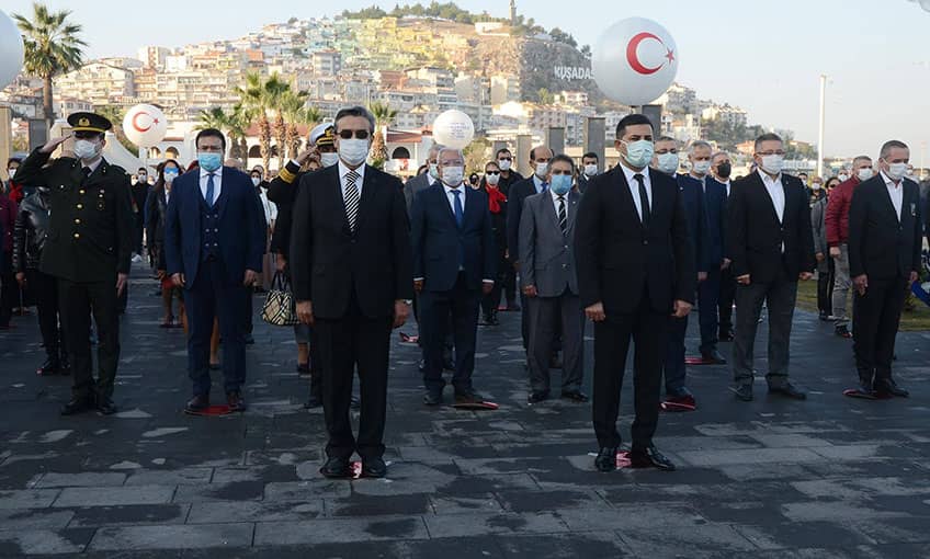 Kuşadası Ata'sını saygıyla andı