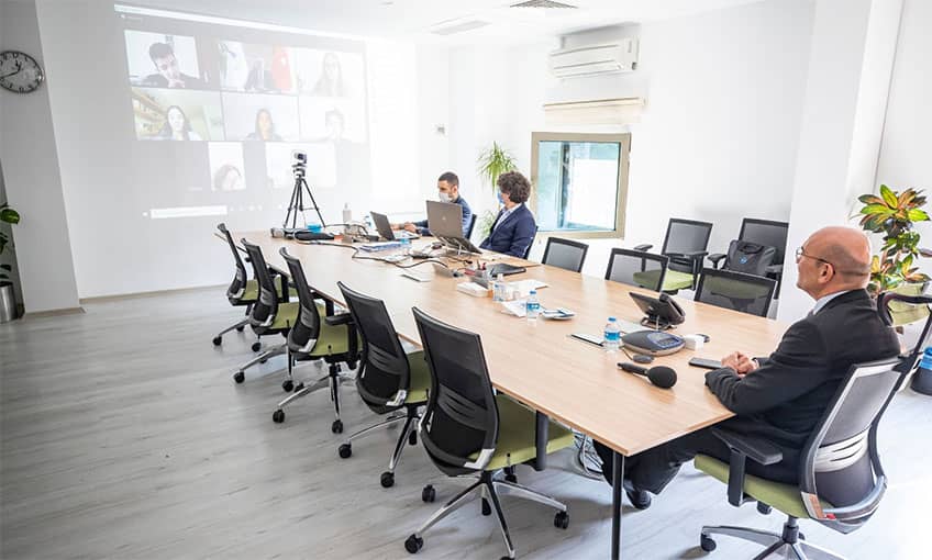 Koç Lisesi öğrencilerinden depremzedeler için güç birliği