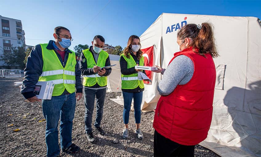 Büyükşehir’den depremzede çocuklara tablet desteği