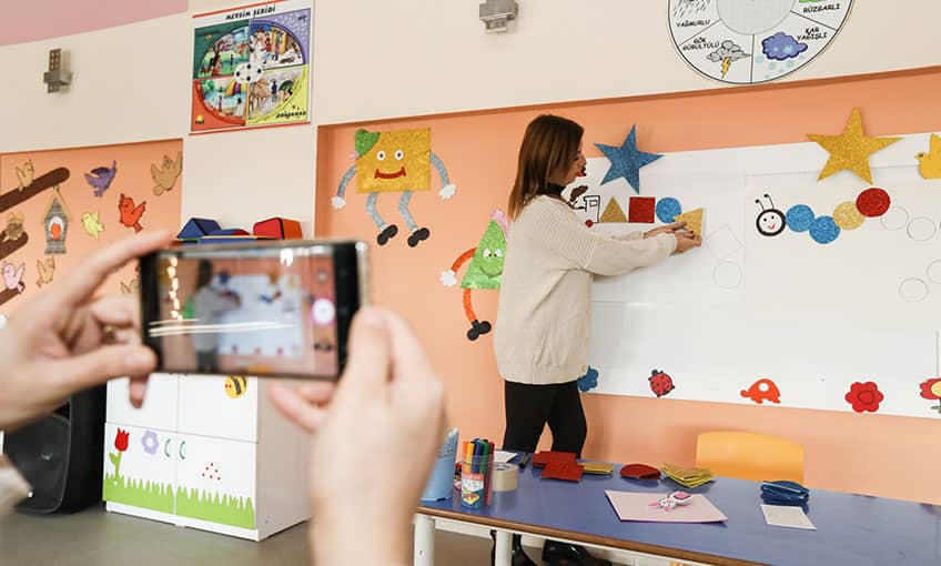 Eğlenirken öğreniyor