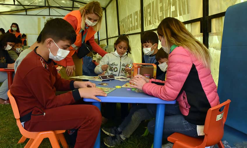 Çadırkentte çocuklar için oyun alanı