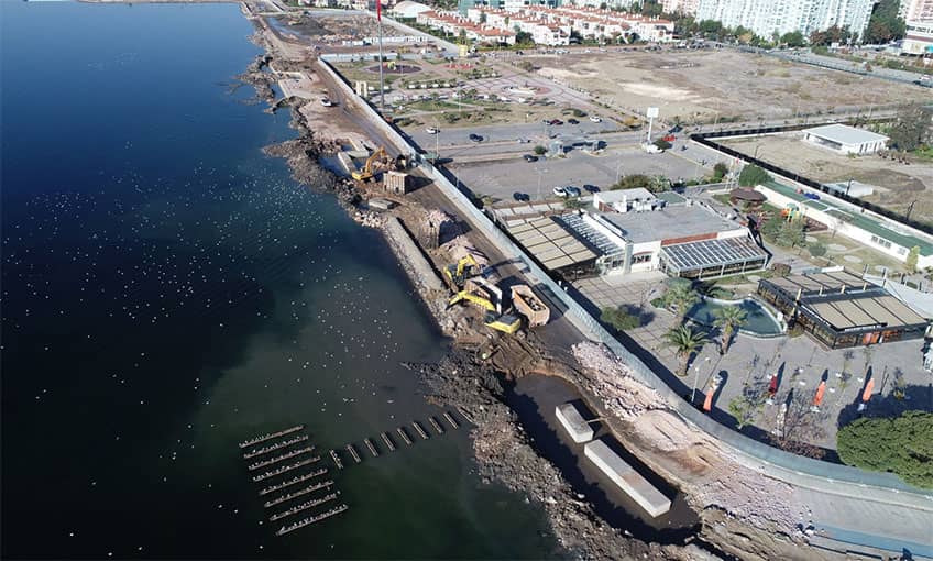 Kıyıya geçici olarak topraktan set çekildi