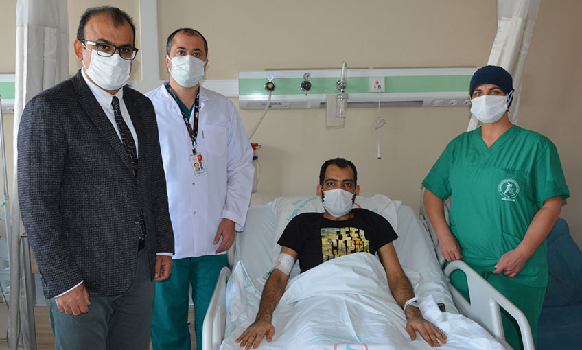 Karaciğer metastazı gelişen hastaya laparoskopik ameliyat