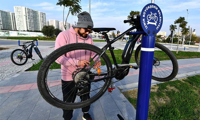 bisikletler için ücretsiz tamir istasyonları