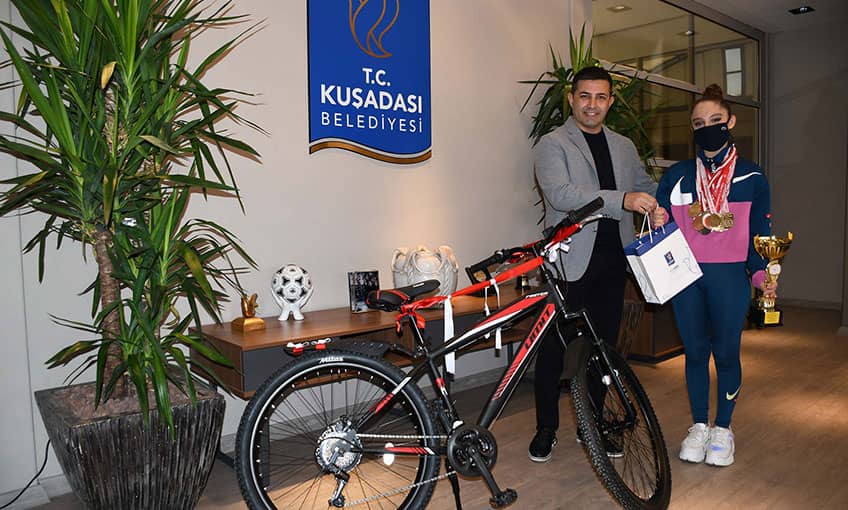 Genç sporcuya anlamlı jest