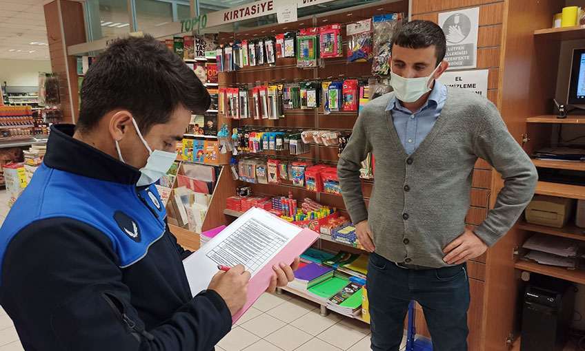 Karabağlar Zabıtası işyerlerini denetledi