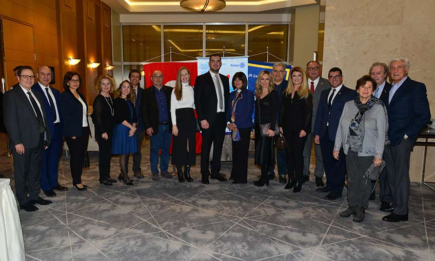 İzmir Rotary'nin Meslek Hizmet Ödülü Sezener'e