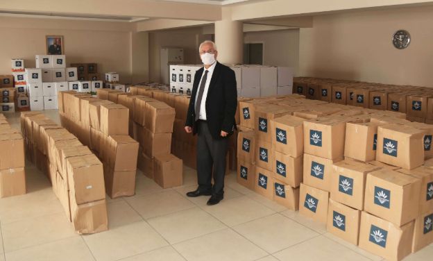 Karabağlar Belediyesi kahvehane esnafının da yanında