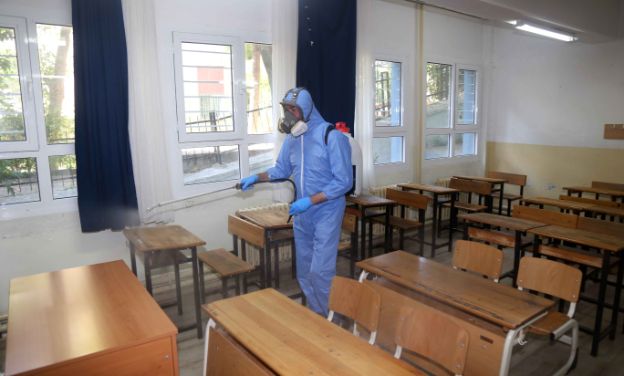 Karabağlar’da sınav merkezleri dezenfekte edildi