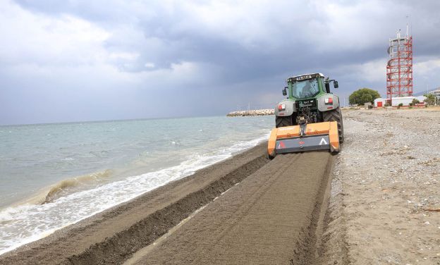 Güzelbahçe sahilleri yaza hazırlanıyor