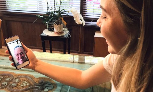 Yaşlılara ‘Sıkılma Ben Varım’ dediler