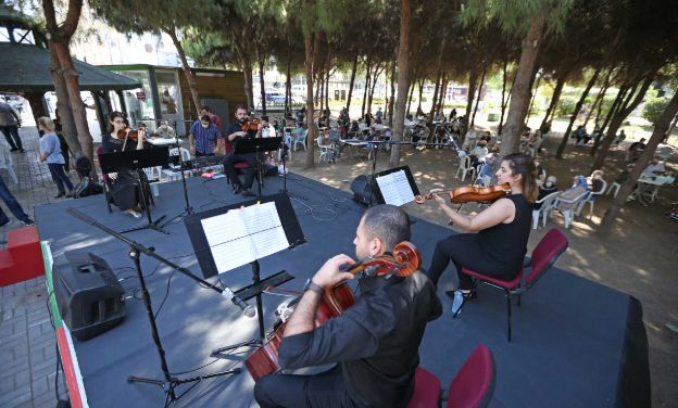 Karşıyaka’da çınarlara özel müzik şöleni