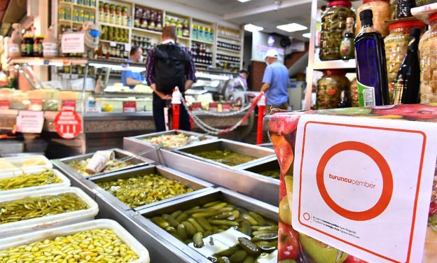 Kemeraltı çarşısı da turuncu çember içinde