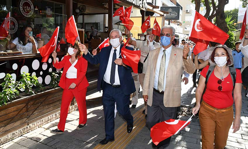 Karabağlar’da ‘Zafer Turu’