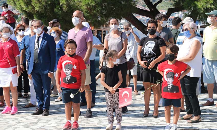 Pandemi tedbirli Bayram kutlaması