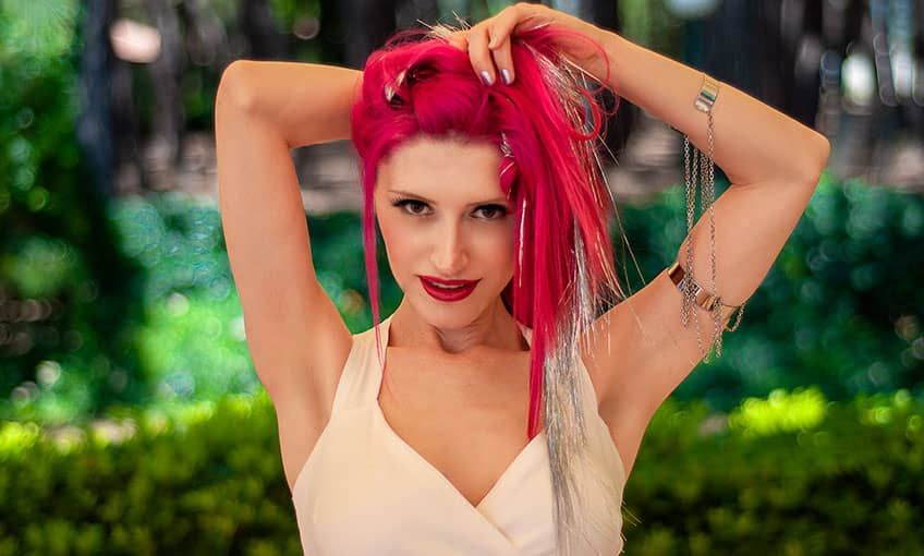 Aslı Güngör’den “Meleklerin Yolu”