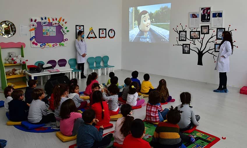 Nar Çiçekleri’ne  geri dönüşüm eğitimi