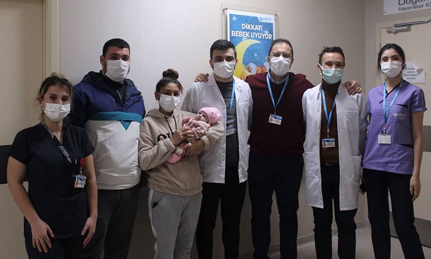 Mucize bebeğini kucakladı