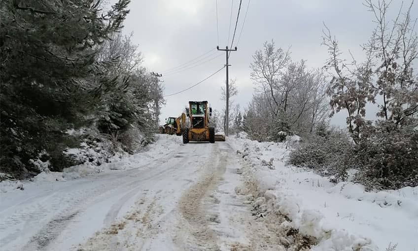78 köy ve mahalle yolunda kar küreme çalışması