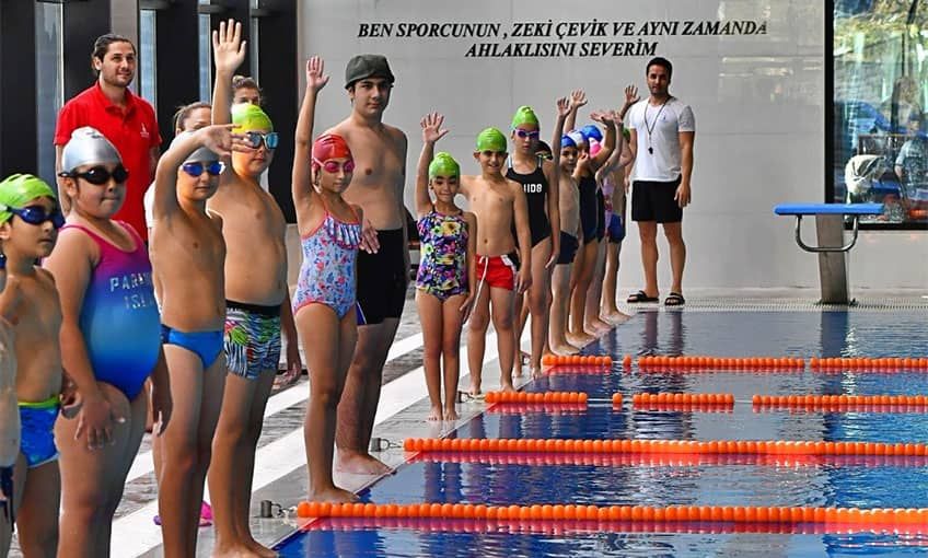 Geleceğin yüzücüleri Havuz İzmir’de yetişiyor