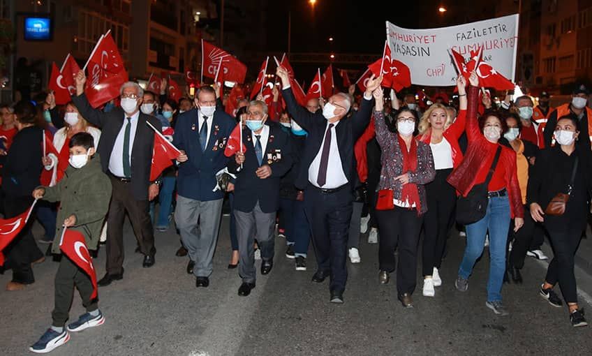 Karabağlar Cumhuriyet için tek yürek