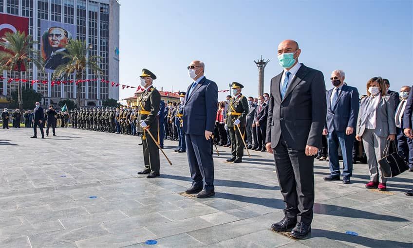 Bayram çelenk töreniyle başladı