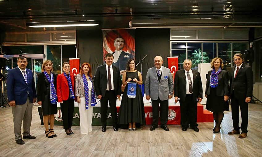 Karşıyaka'da coşku dolu Cumhuriyet kutlaması