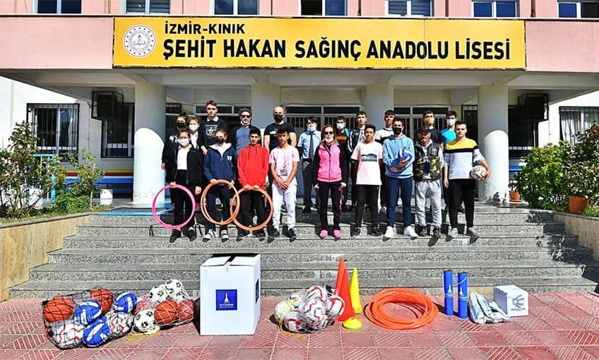 30 ilçede 1500 okula spor desteği
