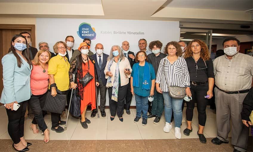 Teksek yalnızız, birlikteysek tamız