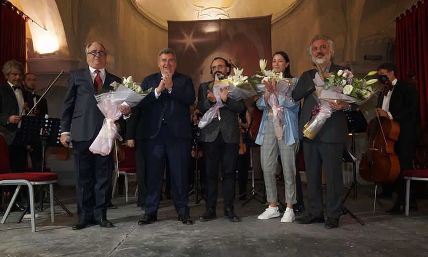 Atatürk sevdiği şarkılarla Çeşme’de anıldı