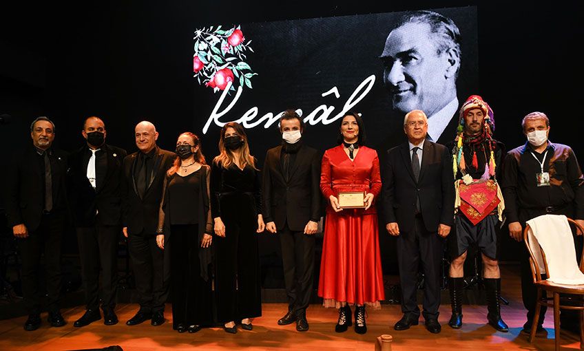 'Kemal' Karabağlar'da ayakta alkışlandı