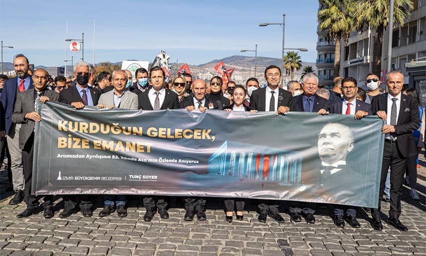 İzmirliler Ata’ya Saygı Yürüyüşü’nde buluştu