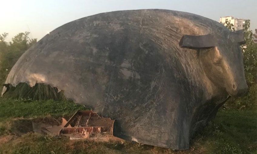 İzmir’de üç heykele saldırı