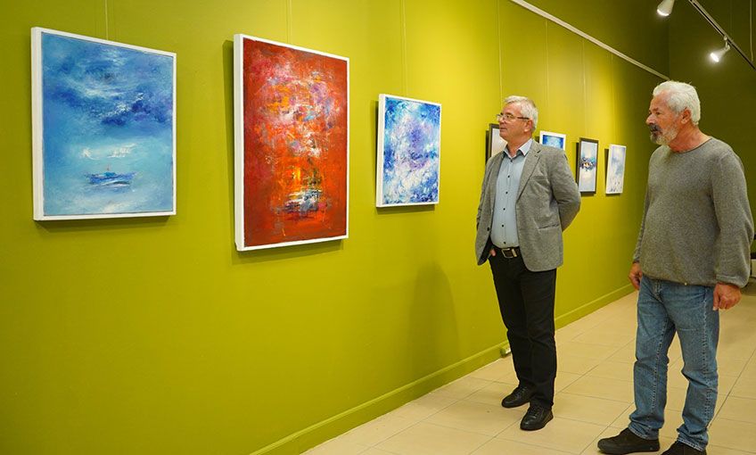 Yumuşak formlar, sert ve rahat fırça vuruşlar Ayvalık’da