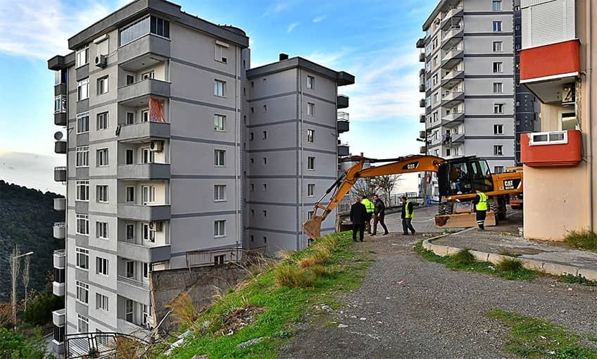 Çöken istinat duvarına güvenlik önlemi