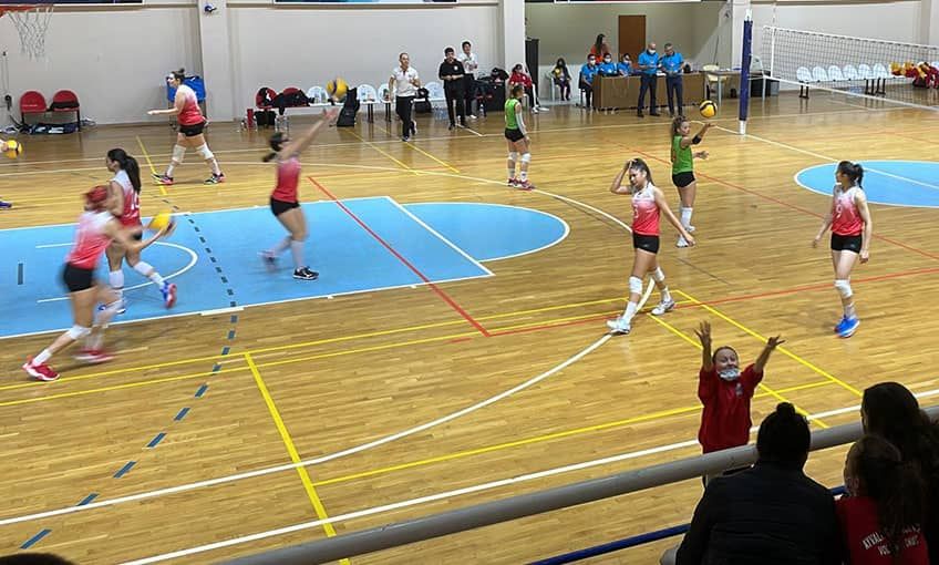 Ayvalıklı kızlar rakip tanımıyor