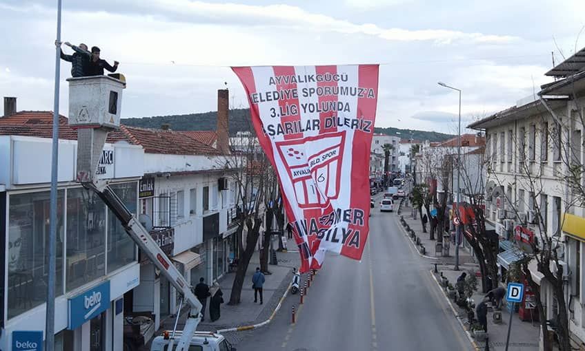 Liderlik hedefi şehri bayraklarla donattı