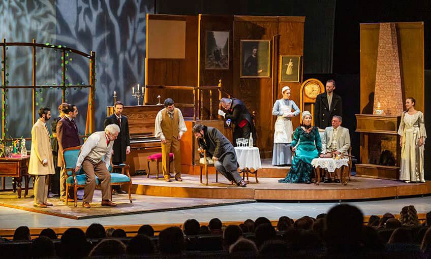 Vişne Bahçesi ayakta alkışlandı