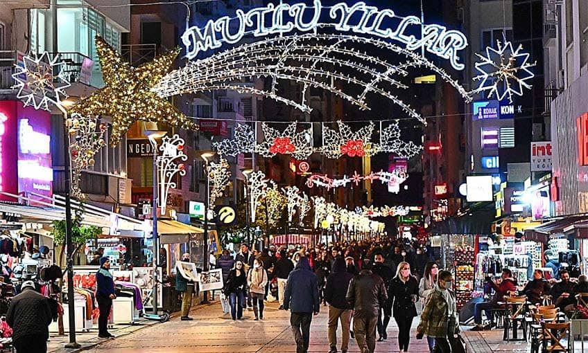 İzmir yeni yıla ışıl ışıl giriyor