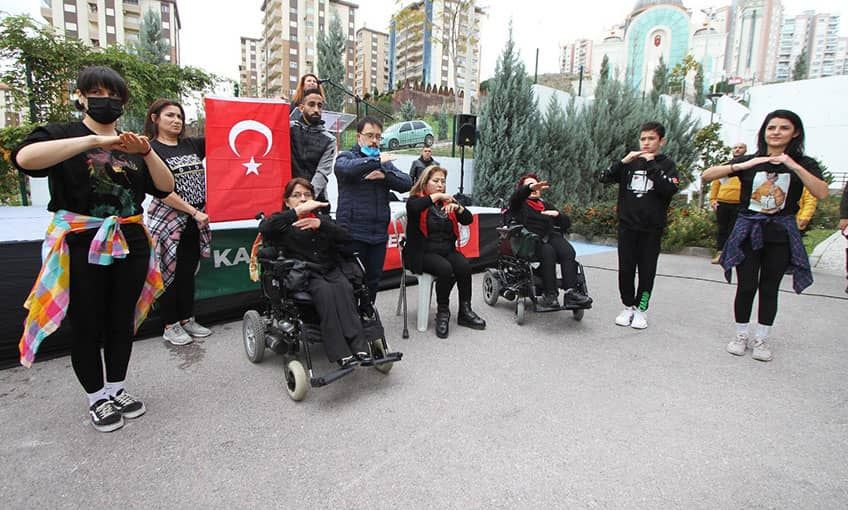 Engel olma farkında ol