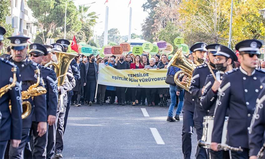 Yürüyün yanınızdayım