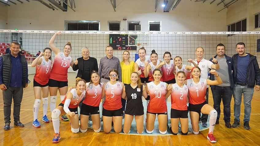 Ayvalıklı kızlar namağlup Havran'ı devirdi