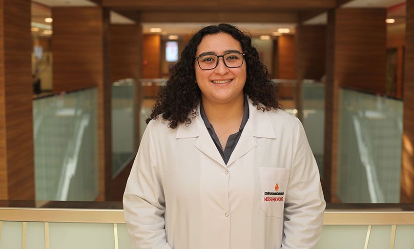 Avrupalı tıp öğrencilerine İzmirli direktör