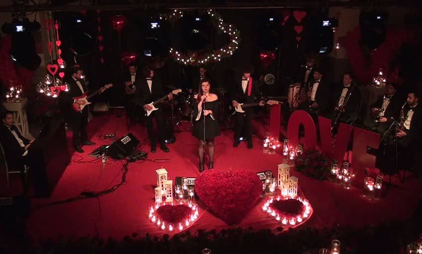 Kuşadalılara süpriz 14 şubat hediyesi