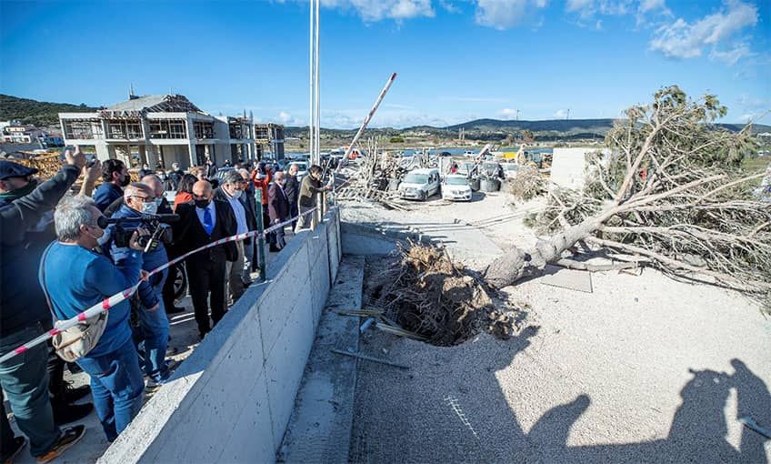 Başkan Soyer hortumun vurduğu Alaçatı'da