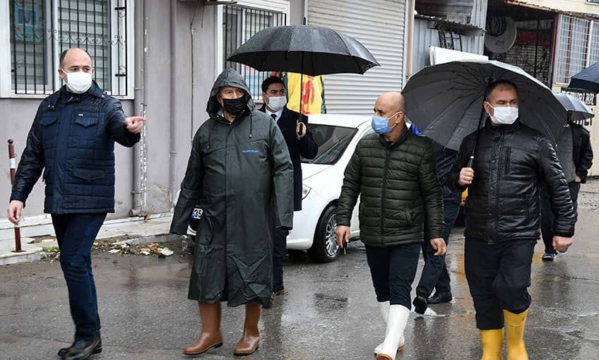 Rekor yağışın ardından Karabağlar’da mücadele sürüyor